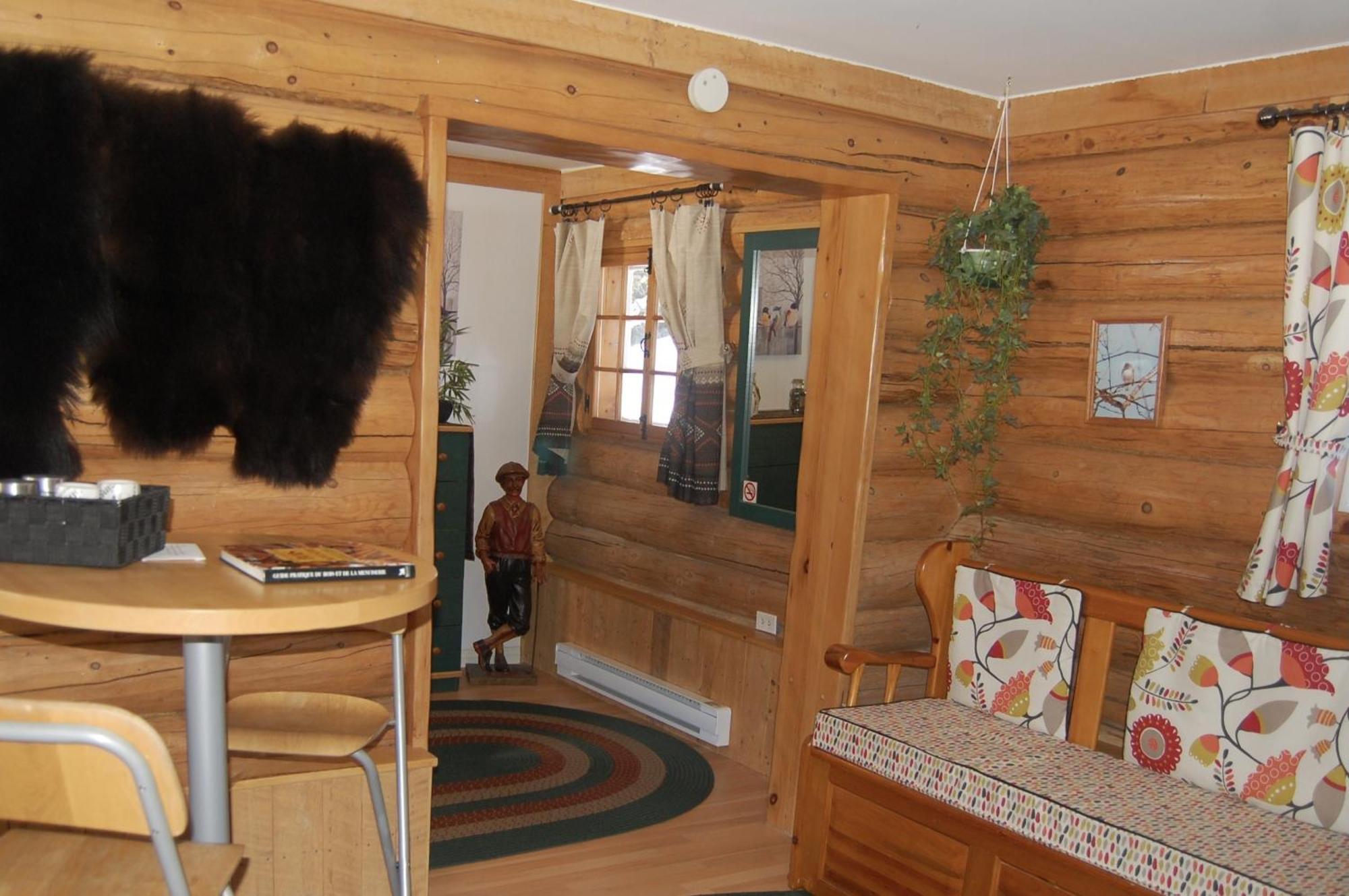 Hotel Domaine Le Bostonnais - Le Village En Bois Rond La Tuque