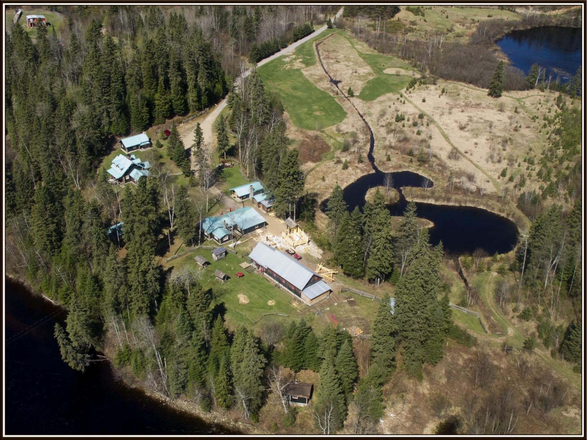 Domaine Le Bostonnais - Le Village En Bois Rond Hotel
