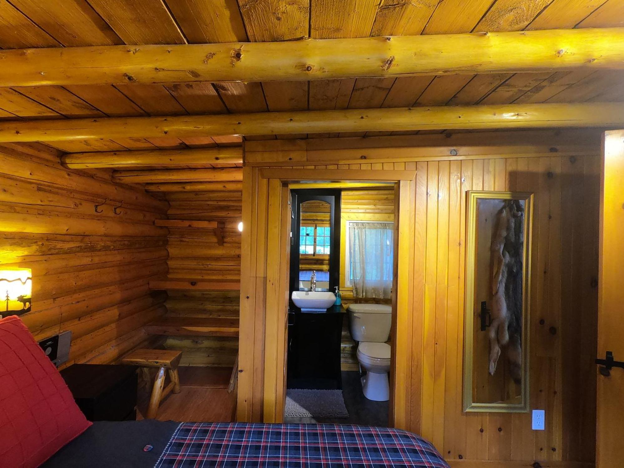Domaine Le Bostonnais - Le Village En Bois Rond Hotel La Tuque